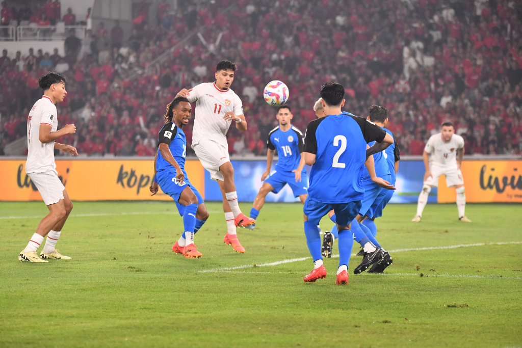 Potret Aksi Indonesia Vs Filipina dalam pertandingan Lanjutan Qualifikasi Piala Dunia 2026 di Stadion Gelora BungKarno, Jakarta.