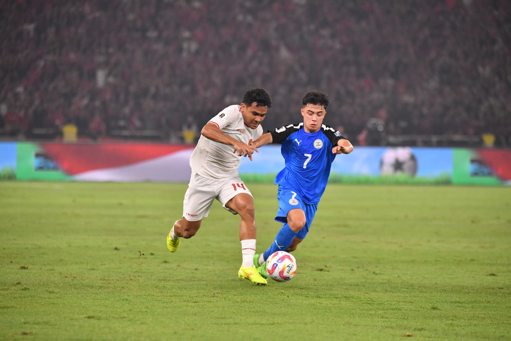 Potret Aksi Indonesia Vs Filipina dalam pertandingan Lanjutan Qualifikasi Piala Dunia 2026 di Stadion Gelora BungKarno, Jakarta.