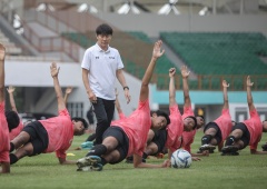 Shin Tae Yong Pantau Latihan Perdana Timnas U19